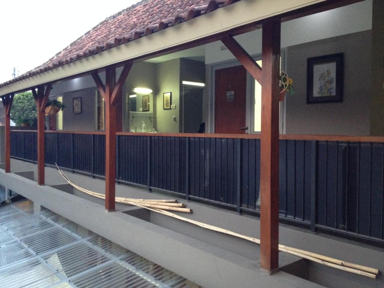 De Riau Guesthouse Bandung Extérieur photo