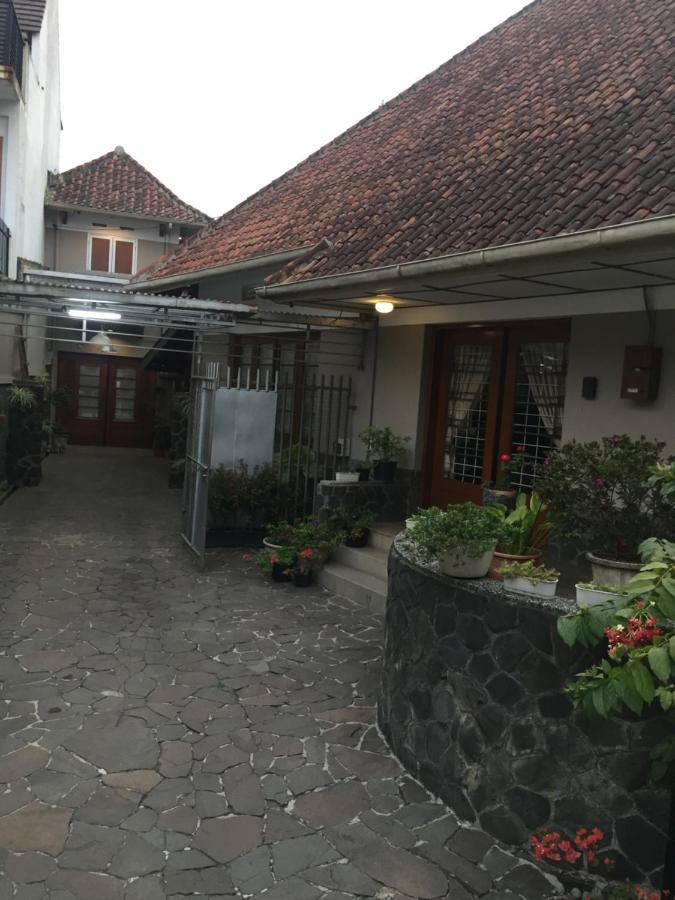 De Riau Guesthouse Bandung Extérieur photo