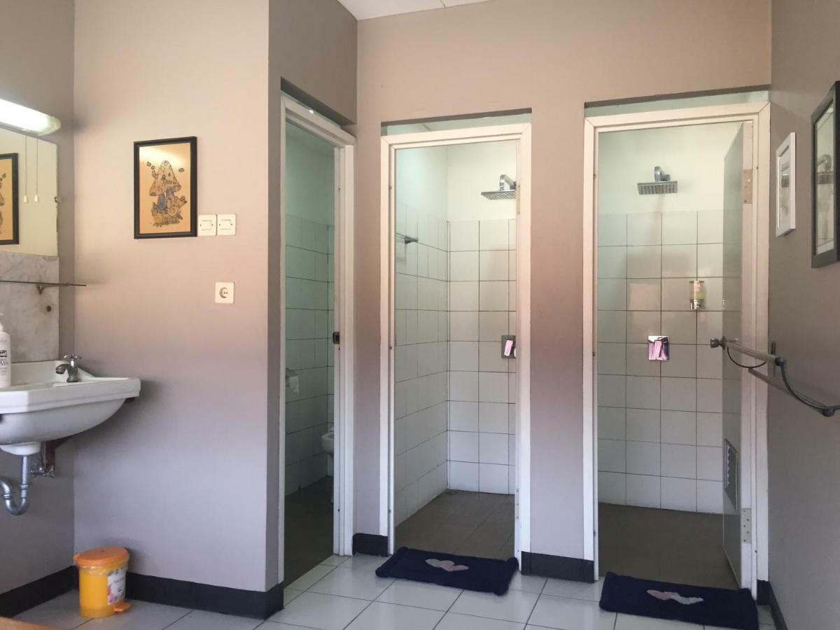 De Riau Guesthouse Bandung Extérieur photo